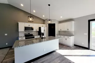 1445 Cullen St, Saint Peter, MN 56082 - Photo 2