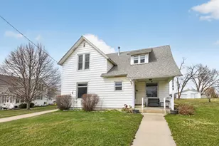 109 4th St NE, Stewartville, MN 55976 - Photo 2