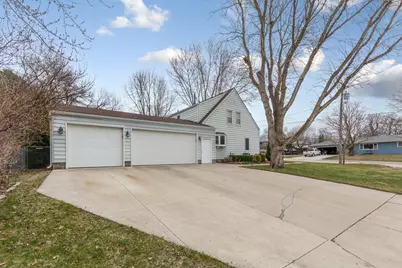 358 18th Street SW, Owatonna, MN 55060 - Photo 2