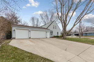 358 18th St SW, Owatonna, MN 55060 - Photo 2