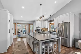 2541 Emerald Ln, Shakopee, MN 55379 - Photo 4