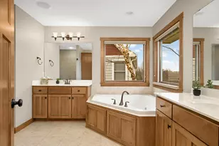 10590 Watersedge Ln, Woodbury, MN 55129 - Photo 50