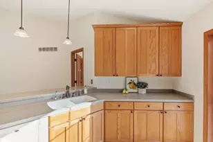 1554 Lincoln Park Dr, South Saint Paul, MN 55075 - Photo 10