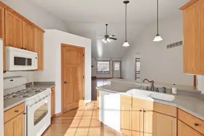 1554 Lincoln Park Drive, South Saint Paul, MN 55075 - Photo 8