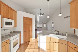 1554 Lincoln Park Dr, South Saint Paul, MN 55075 - Photo 8