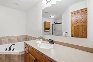 1554 Lincoln Park Dr, South Saint Paul, MN 55075 - Photo 18