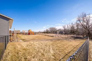 101 Meadow Ln, New London, MN 56273 - Photo 4