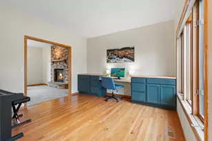 4102 Red Oak Ln, Chanhassen, MN 55331 - Photo 8