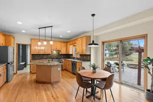 4102 Red Oak Ln, Chanhassen, MN 55331 - Photo 14