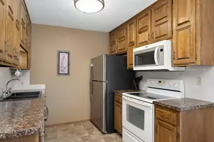 8751 Maplebrook Pkwy N, Brooklyn Park, MN 55445 - Photo 14