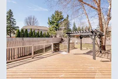 129 Hemlock Place, Vadnais Heights, MN 55127 - Photo 4