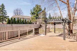 129 Hemlock Pl, Vadnais Heights, MN 55127 - Photo 4