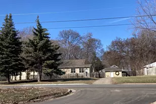 1712 E 84th St, Bloomington, MN 55425 - Photo 2