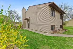 7821 Rimbley Rd, Woodbury, MN 55125 - Photo 10