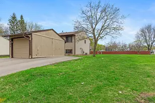 7821 Rimbley Rd, Woodbury, MN 55125 - Photo 4