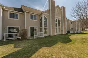 1930 Topaz Pointe Ln SW, Rochester, MN 55902 - Photo 2