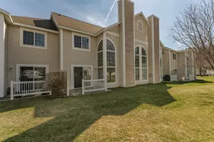 1930 Topaz Pointe Ln SW, Rochester, MN 55902 - Photo 2