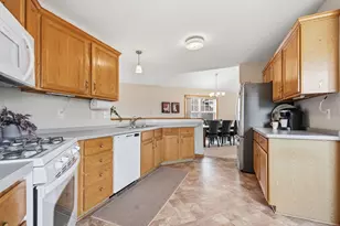 10272 Country Club Curve, Woodbury, MN 55129 - Photo 4