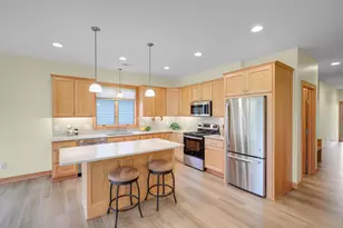 1286 Jefferson Ct, Shakopee, MN 55379 - Photo 1