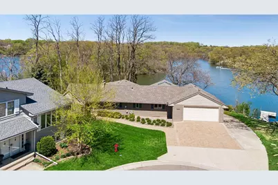 4033 Silver Lake Terrace NE, Saint Paul, MN 55421 - Photo 1