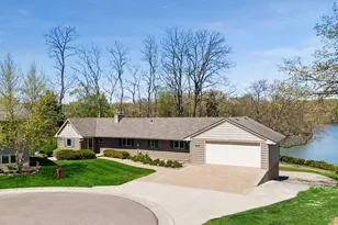 4033 Silver Lake Terrace NE, Saint Paul, MN 55421 - Photo 2