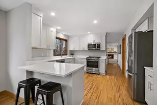 1287 Nursery Hill Ln, Arden Hills, MN 55112 - Photo 2