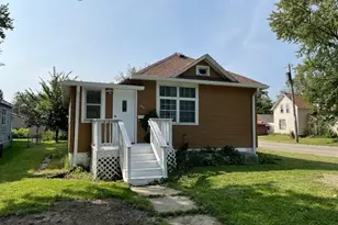 615 14th St NE, Austin, MN 55912 - Photo 2