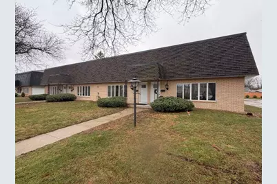 412 Holly Lane, Mankato, MN 56001 - Photo 2