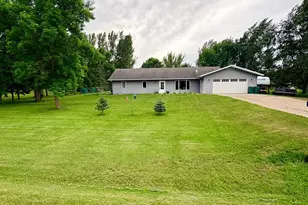 28169 Meadow Dr, Detroit Lakes, MN 56501 - Photo 2