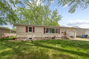 1443 Lincoln Ave, Owatonna, MN 55060 - Photo 2