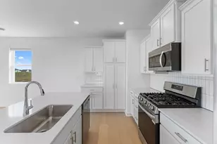 18333 Gladiator Dr, Lakeville, MN 55068 - Photo 2