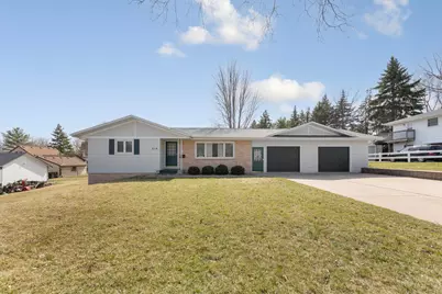 814 W Skaro Street, Saint Peter, MN 56082 - Photo 1