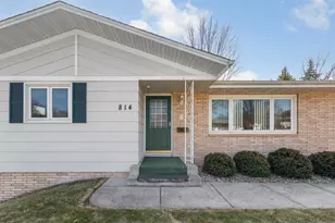 814 W Skaro St, Saint Peter, MN 56082 - Photo 2