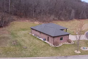 2760 Oakhurst Dr, Lake City, MN 55041 - Photo 2