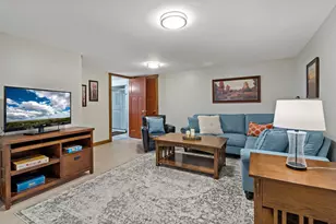 993 Hyacinth Ave E, Saint Paul, MN 55106 - Photo 34