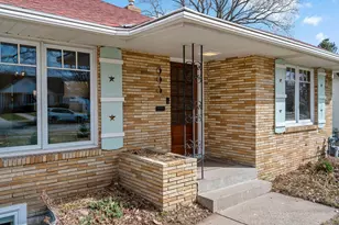 993 Hyacinth Ave E, Saint Paul, MN 55106 - Photo 6