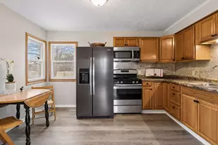 1461 Grandview Ave E, Maplewood, MN 55109 - Photo 10