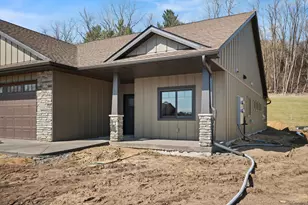 1060 Legend Ln, River Falls, WI 54022 - Photo 1