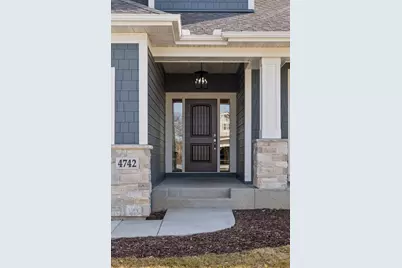4742 Lawndale Court N, Plymouth, MN 55446 - Photo 4