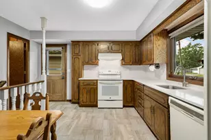 3719 Baillif Pl, Bloomington, MN 55431 - Photo 6