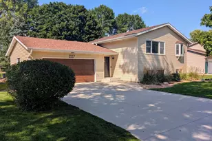 1117 Eastgate Rd, Albert Lea, MN 56007 - Photo 2