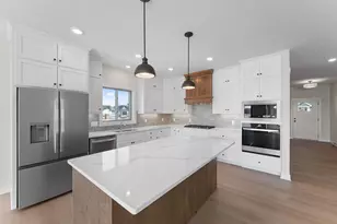 17779 Ellsworth Dr, Lakeville, MN 55044 - Photo 2