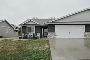 306 11th Street N, Goodhue, MN 55027 - Photo 1