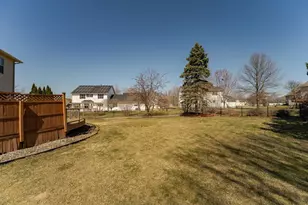 2827 Oakview Dr NE, Rochester, MN 55906 - Photo 6