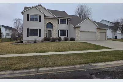 2827 Oakview Drive NE, Rochester, MN 55906 - Photo 2