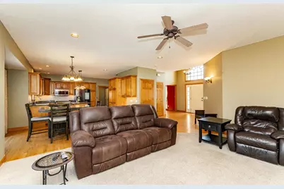 2827 Oakview Drive NE, Rochester, MN 55906 - Photo 10