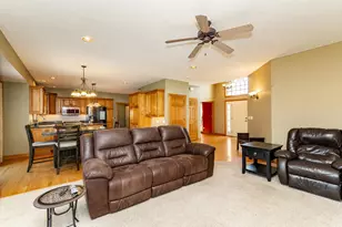 2827 Oakview Dr NE, Rochester, MN 55906 - Photo 10