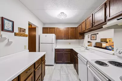10531 Cedar Lake Road #212, Minnetonka, MN 55305 - Photo 4
