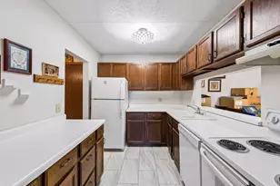 10531 Cedar Lake Rd, Minnetonka, MN 55305 - Photo 4