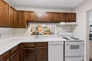 10531 Cedar Lake Rd, Minnetonka, MN 55305 - Photo 6